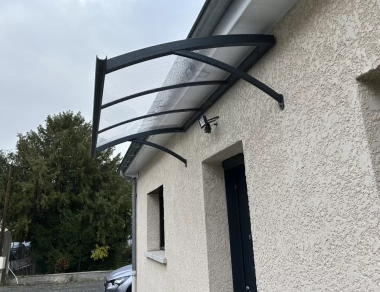 Installation d'une Marquise Aluminium à Riom