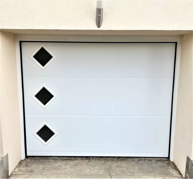 Pose d'une Porte de Garage Sectionnelle à Vertaizon, Clermont-Ferrand, Système Baie