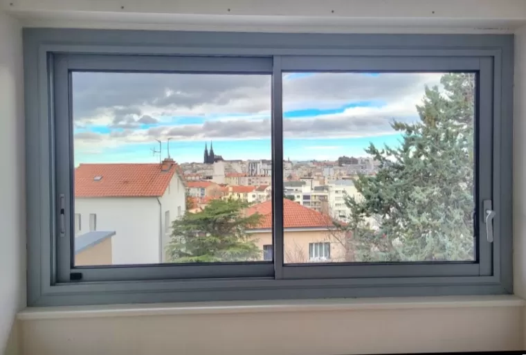 Installation de Baies Vitrée Aluminium dans un appartement de Chamalières, Clermont-Ferrand, Système Baie