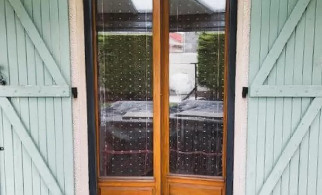 Porte d'entrée aluminium et volets roulants solaires (habillage des cintres) à Chappes. Une réalisation Système Baie., Clermont-Ferrand, Système Baie