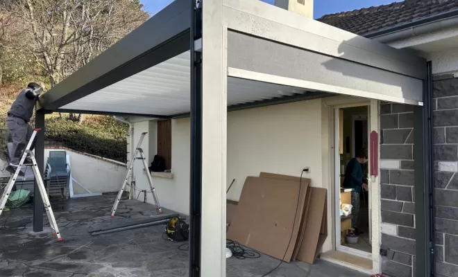 Installation d'une PERGOLA BIOCLIMATIQUE à Cournon d'Auvergne, Clermont-Ferrand, Système Baie